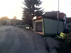 Bushalte in het dorp (2009)