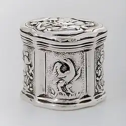 Zilveren loddereindoosje met spons, Museum Rotterdam