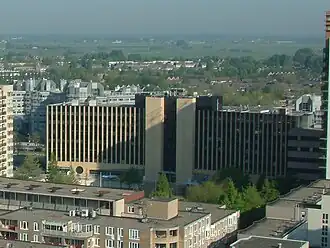 DNRI-gebouw in Zoetermeer, met daarachter het gebouw van de AIVD