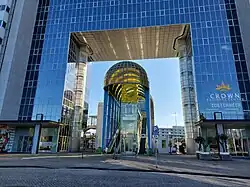 Ingang noordzijde met roltrappen