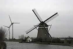 De Zelden van Passe met twee windturbines