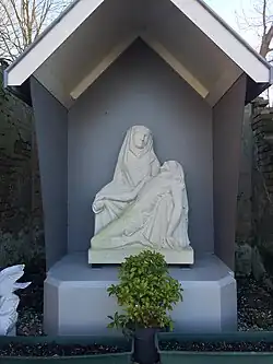 Pieta door Mari Andriessen