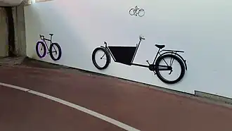 Twee fietsen, een opgelicht, de andere niet (mei 2019)