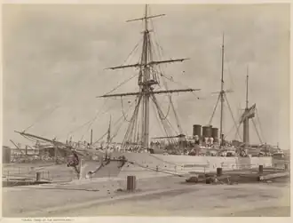 Zr.Ms. Koning der Nederlanden in Singapore