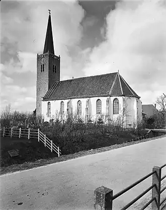 Hervormde kerk gezien vanuit het zuidoosten. Foto gemaakt in 1950, vlak na een restauratie.