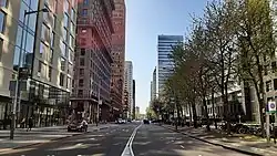 Gebouwen van Gerswhin (links) aan de Gustav Mahlerlaan gezien vanaf Beethovenstraat