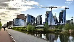 400 Beethoven en omliggende gebouwen gezien vanaf de De Boelelaan (2021).