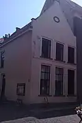 Hoekpand Broederenkerkhof met gepleisterde puntgevel