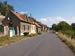 Hoofdweg door het dorp