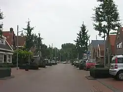 Doorgaande weg in Zwanenburg.