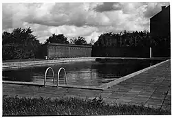 Van bluswaterput naar zwembad.