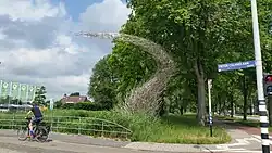 Zwerm, een kunstwerk uit 2006 van Paul Vendel op de brug bij de kruising Pieter Calandlaan