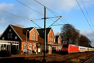 Station Bad Zwischenahn met op de voorgrond een Intercity (2009)