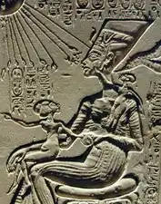 Maketaton en koningin Nefertiti (detail)