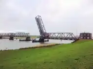 De vorige brug in geopende toestand