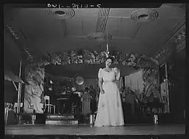 Betty Roché met het orkest van Ellington, april 1943