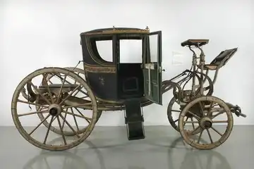 Een coupé uit ca. 1811, van binnen bekleed met groen fluweel