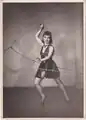 Caecilie Grade tijdens een solo-act, midden jaren veertig